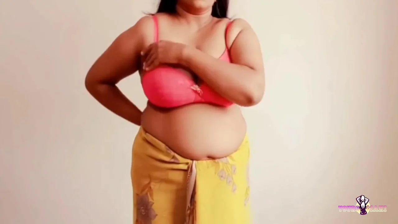 Hot Indian Bhabhi Masturbation With Indian Saree