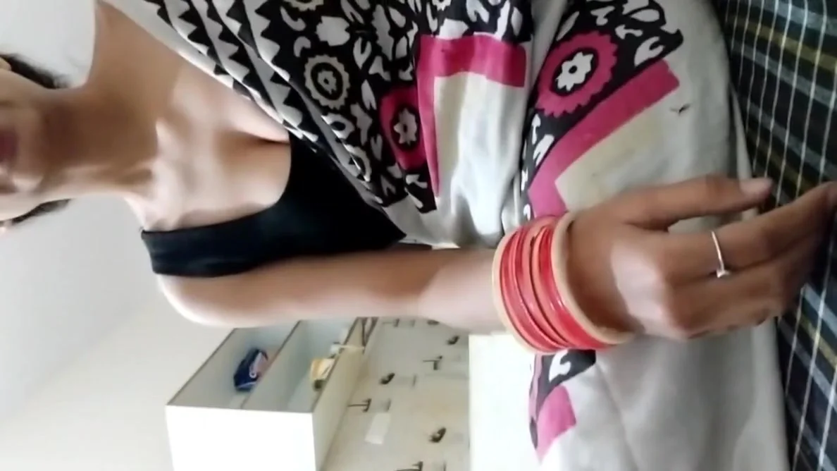 Pati Ke Jaane Ke Baad Deevar Sath Mazee Leti Saarabhabhi6