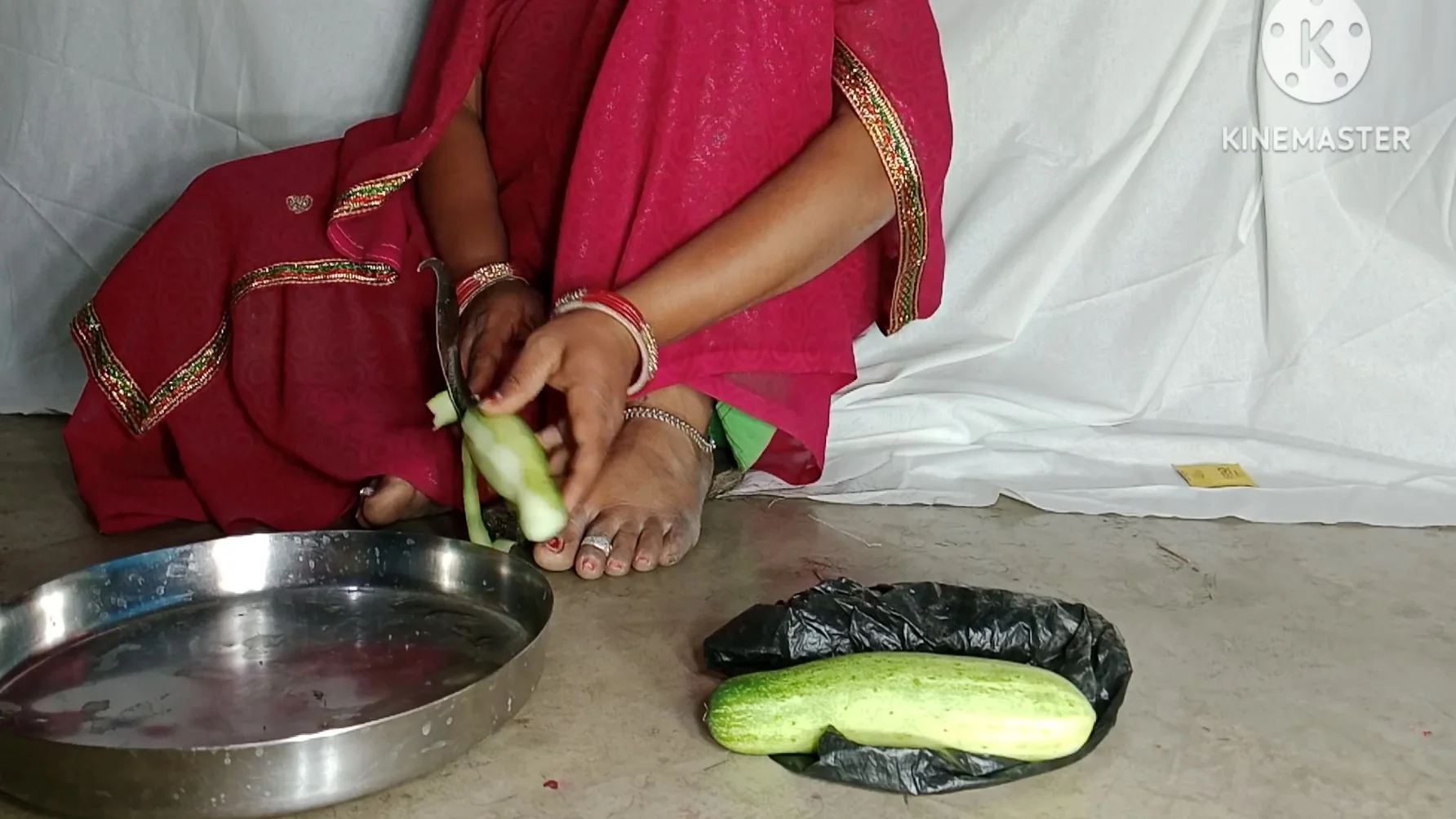 Desi Bhabhi Ki Chudai Kheera Se Desi Oman Kumbar Masturbate