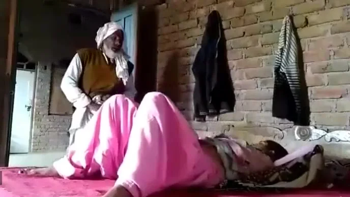 Sex – Baba Fucking A Beautiful Chubby Village Aunty