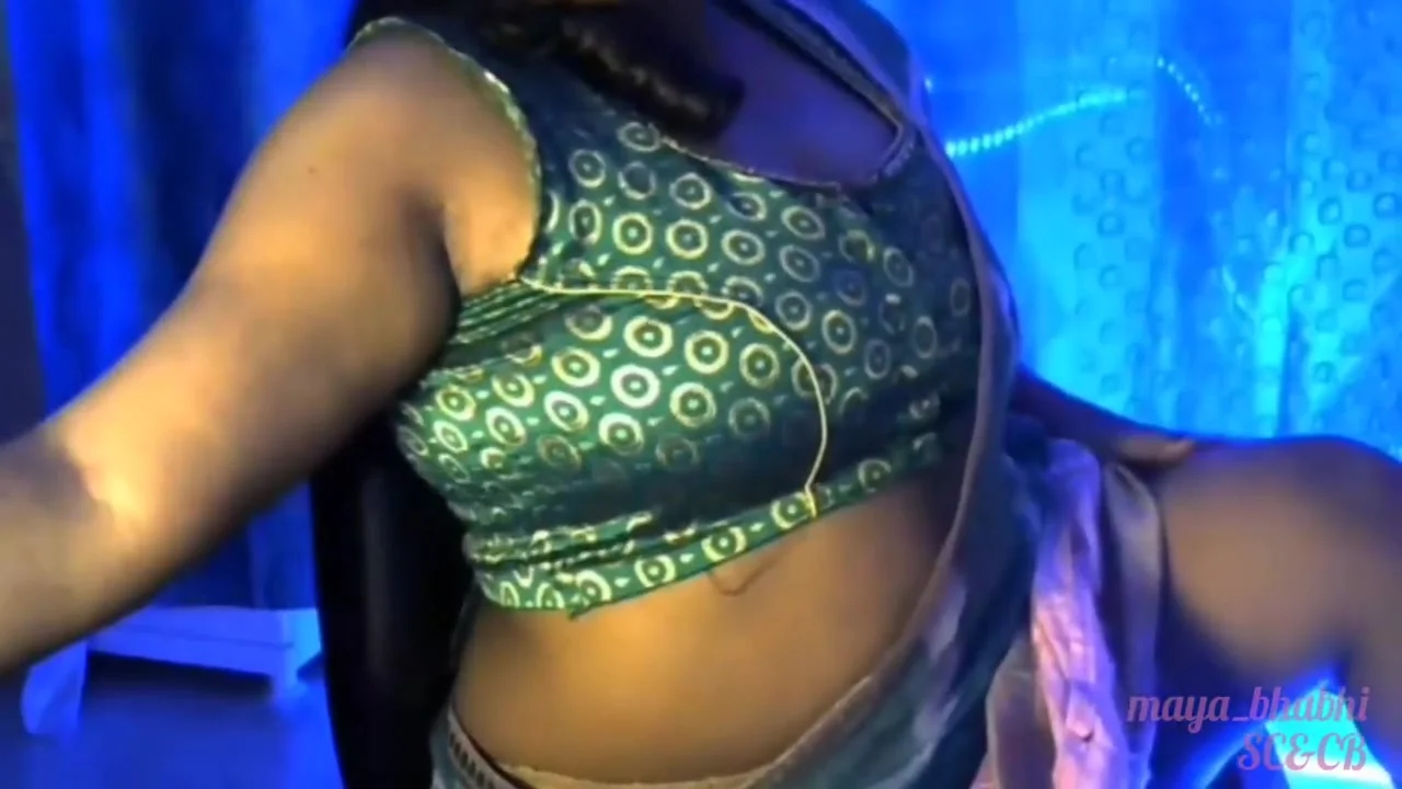 Hot Sensuous Bhabhi Girl Fulfills Her Sex Desire By Opening Her Clothes, Pressing Her Boobs And Drying Her Boobs