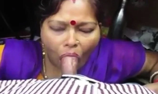 Desi aunty giving blowjob and deepthroat drank cum
