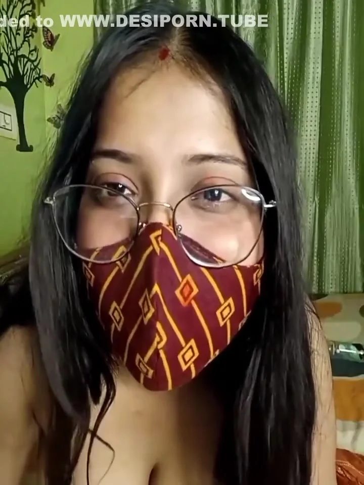 Lisa Bhabhi Showing Tits