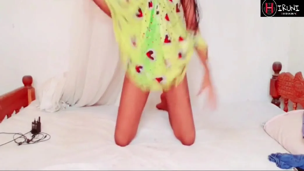 Desi Village Girl Fingering And Masturbate In Room - Pakistani Hot Wife Masturbation