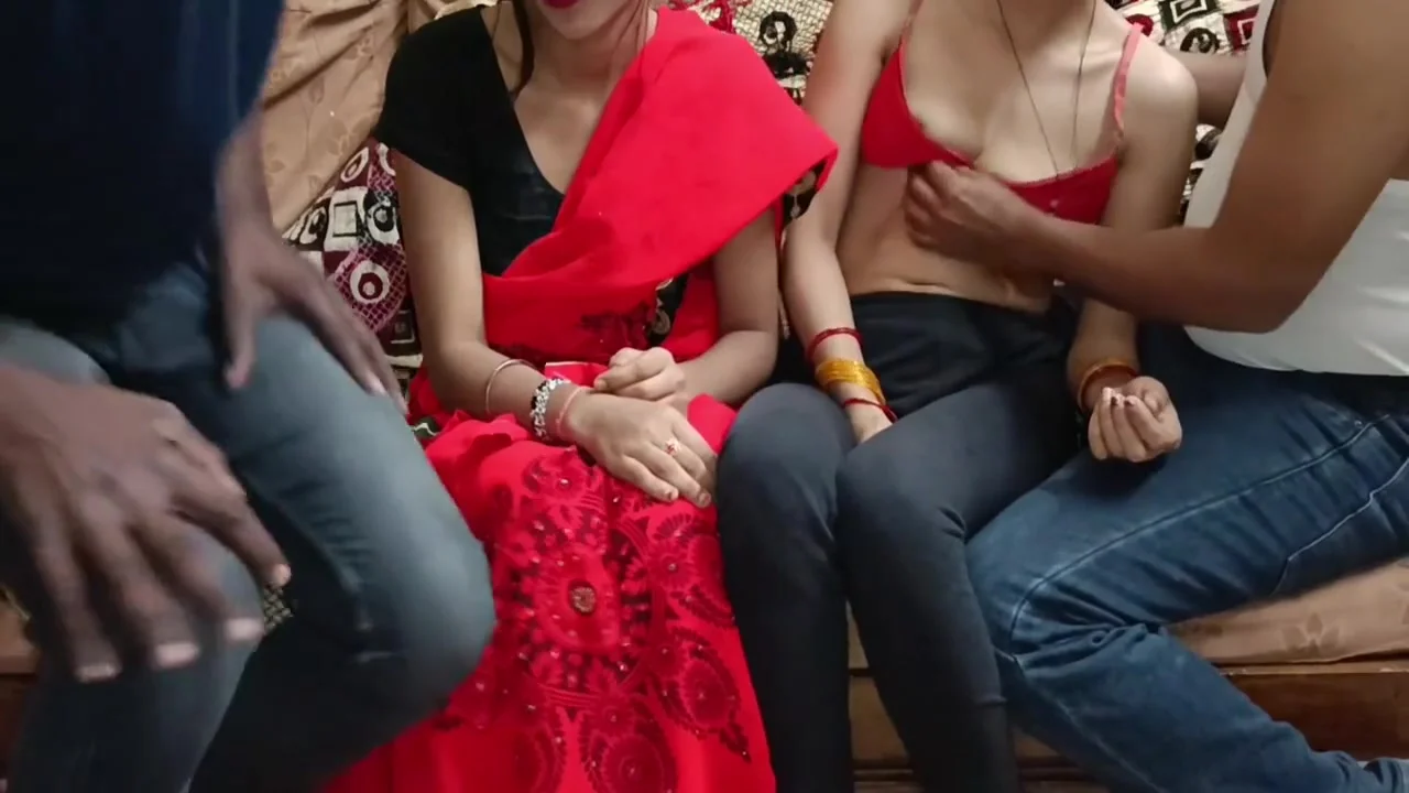 Geeta Ne Apni Saheli Sonu Ko Apne Boyfriends Se Chudya, Foursome Swap Sex In Hindi