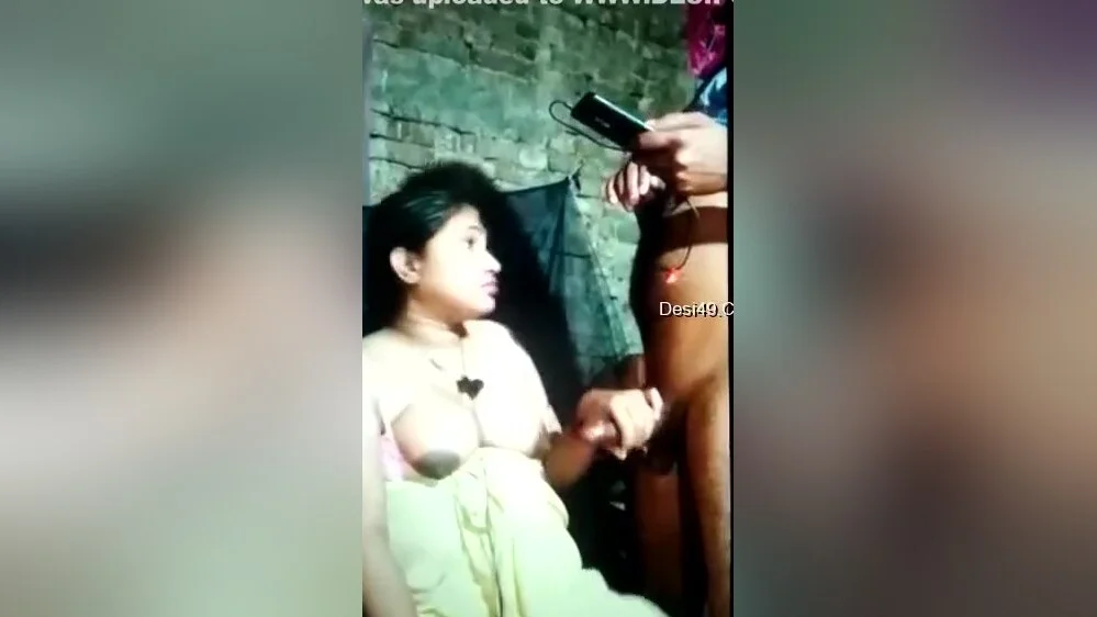 Today Exclusive- Desi Bhabhi Showing Her Big Boos And Blowjob 2
