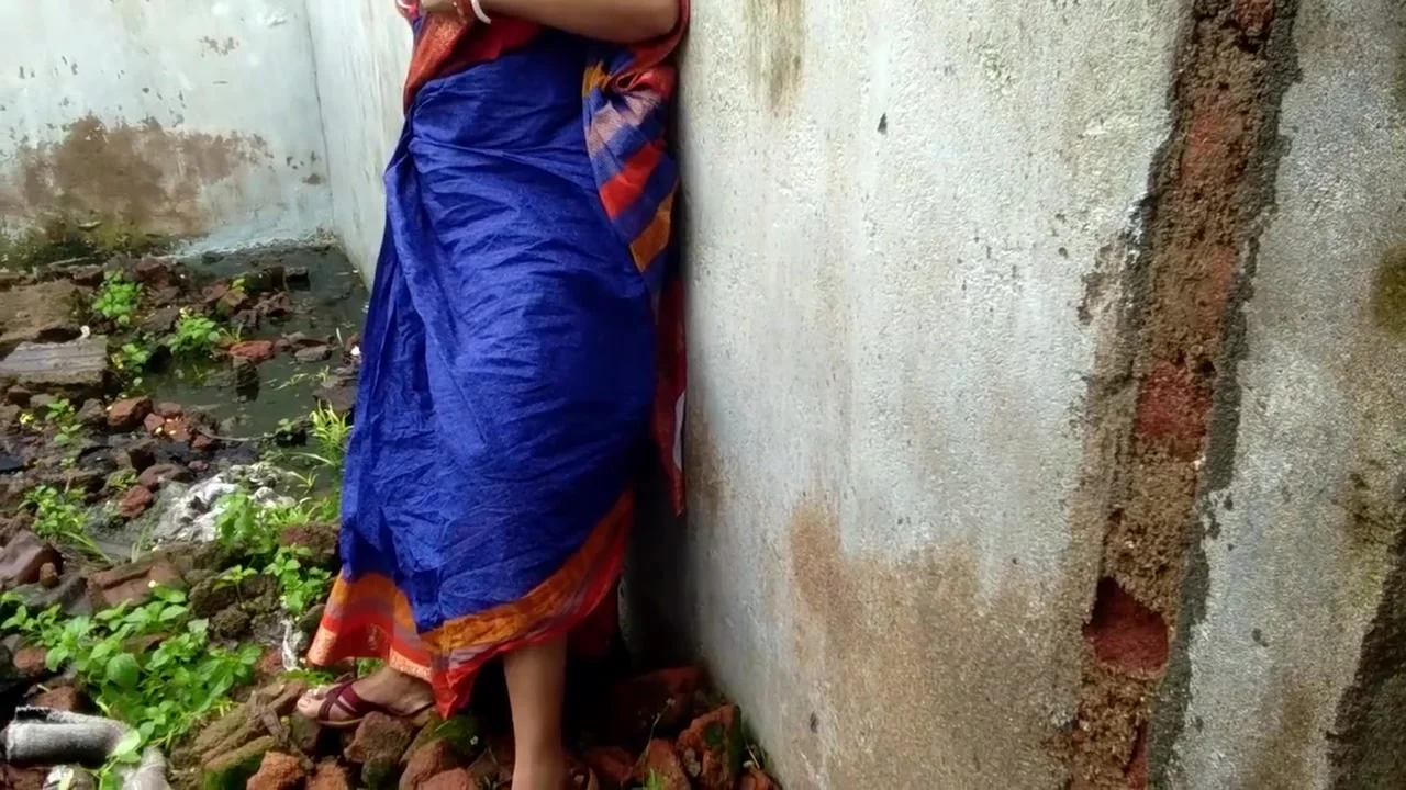 Sonali Bhbahi Quick Big Ass Flash In Jungle