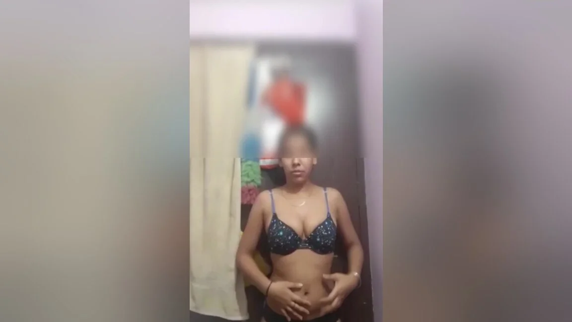 Cute Indian Girl Shows Her Boobs And Pussy 1