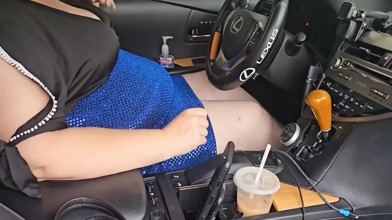 Big Ass Cheating Wife Seduces Mechanic And Gives Him Blowjob As Payment For Repair