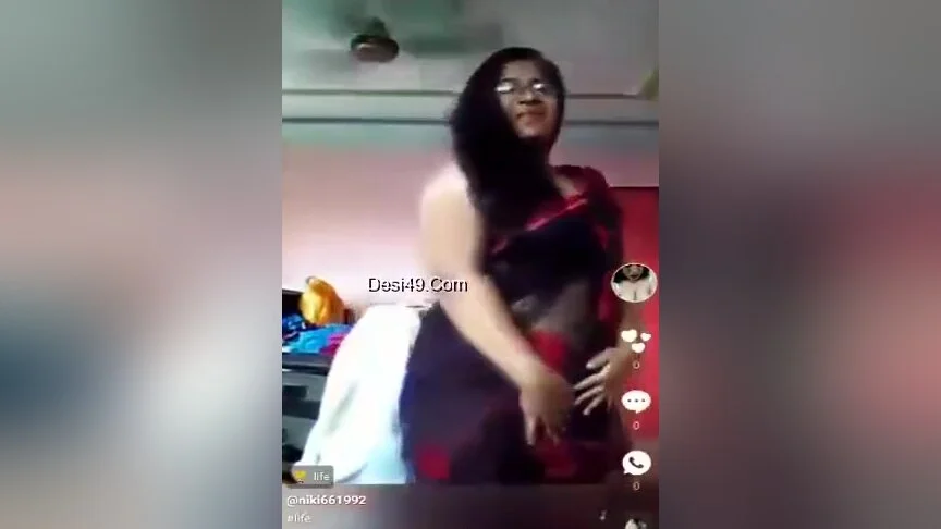 Desi Bhabhi Shows Boobs And Bathing 10