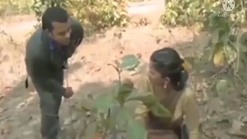 Pat A - Kachra Binne Vali Ladki Ko Ke Jungle Me Choda