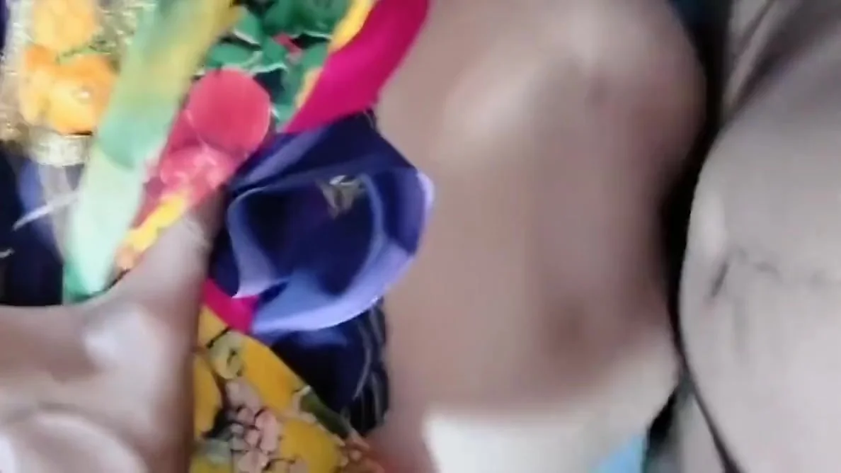 Ganne Wali Bhabhi Ko Gaana De Kar Choda