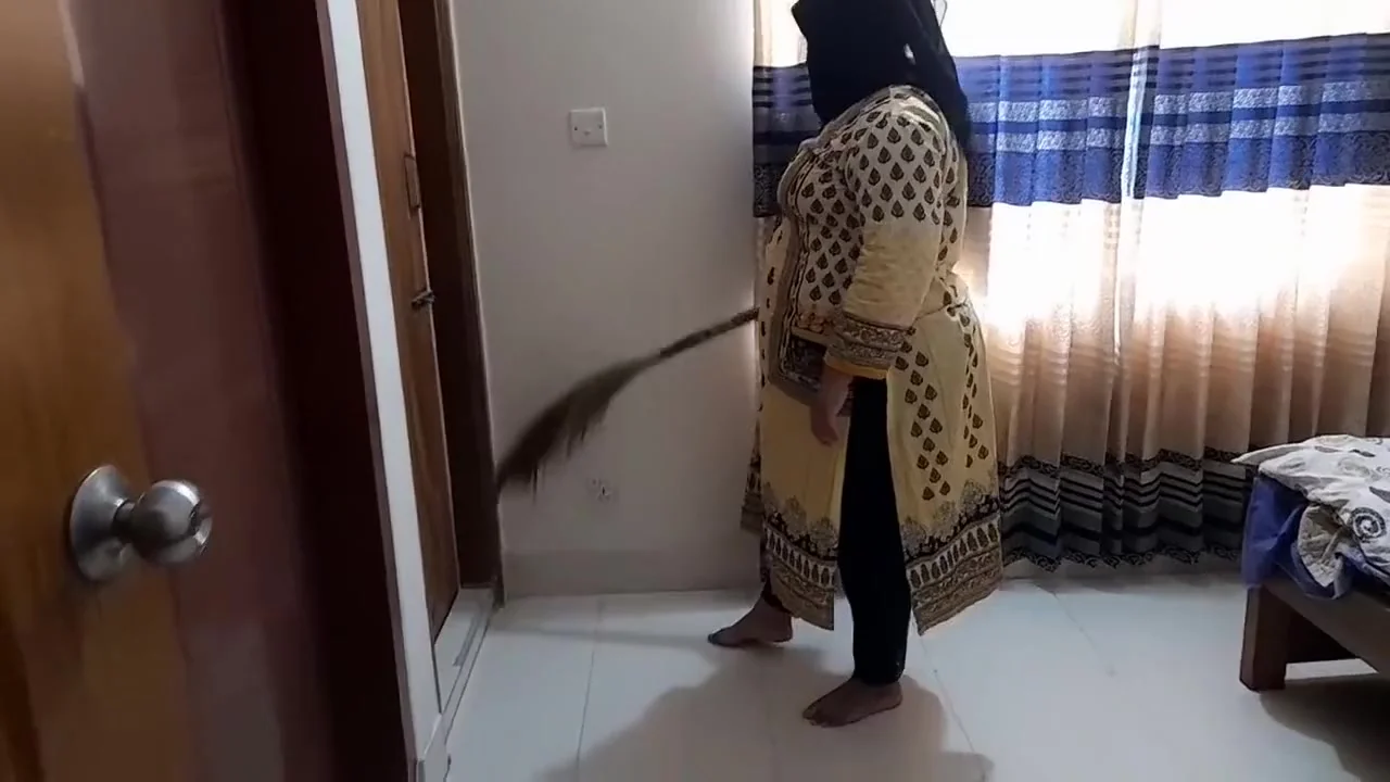 Indian Maid Fucked By Boss While Sweeping Office - Big Ass Creampie
