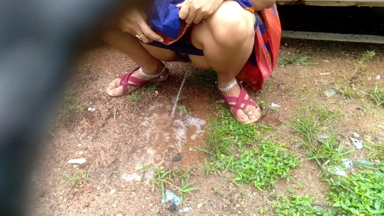 Desi Indian Outdoor Public Pissing Video Compilation