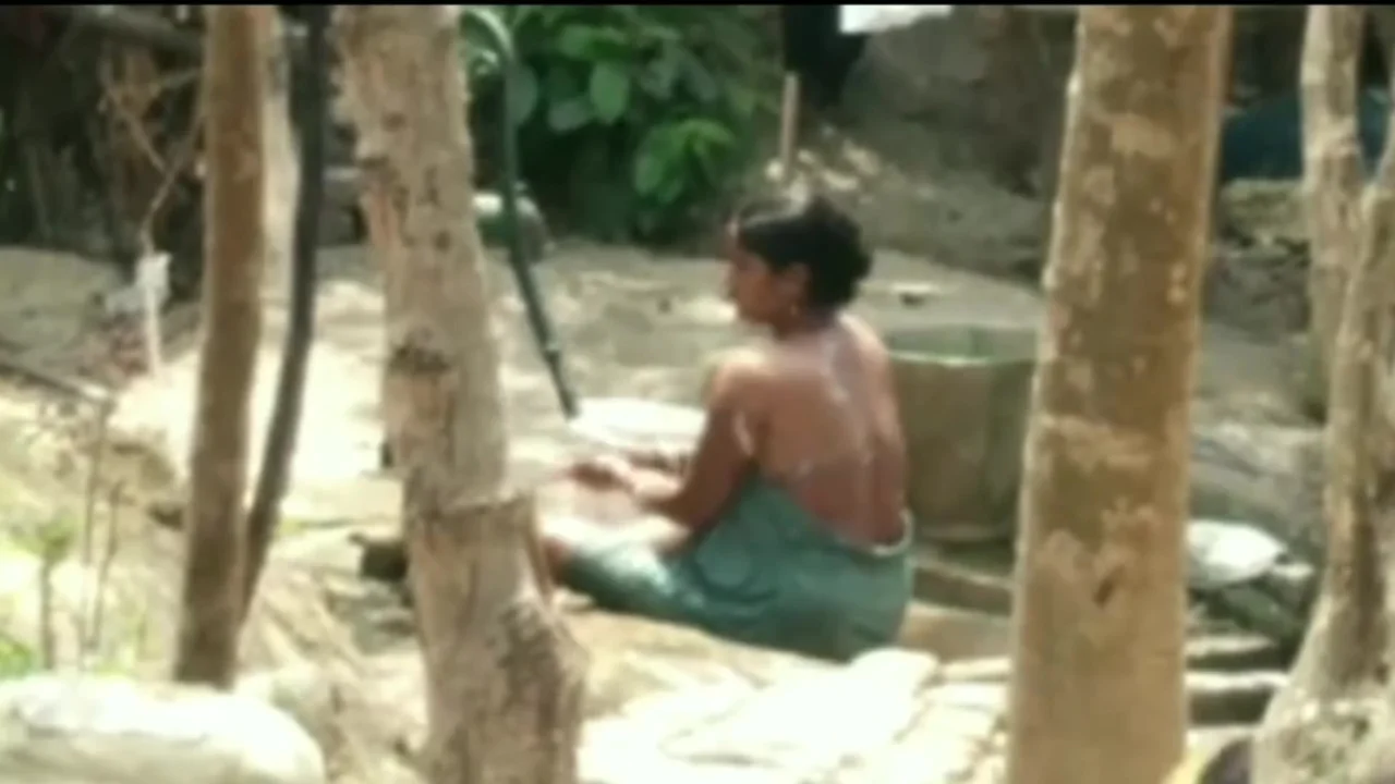 Desi Sexy Nude Bathing