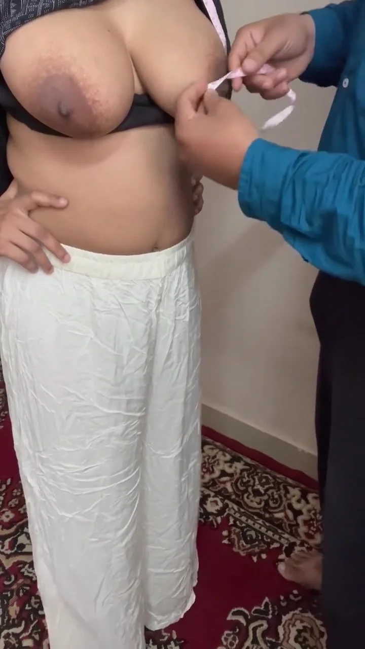 Tailor Maap Lete Hue Bahar Nikal Di Dono Doodh Ke Dukan