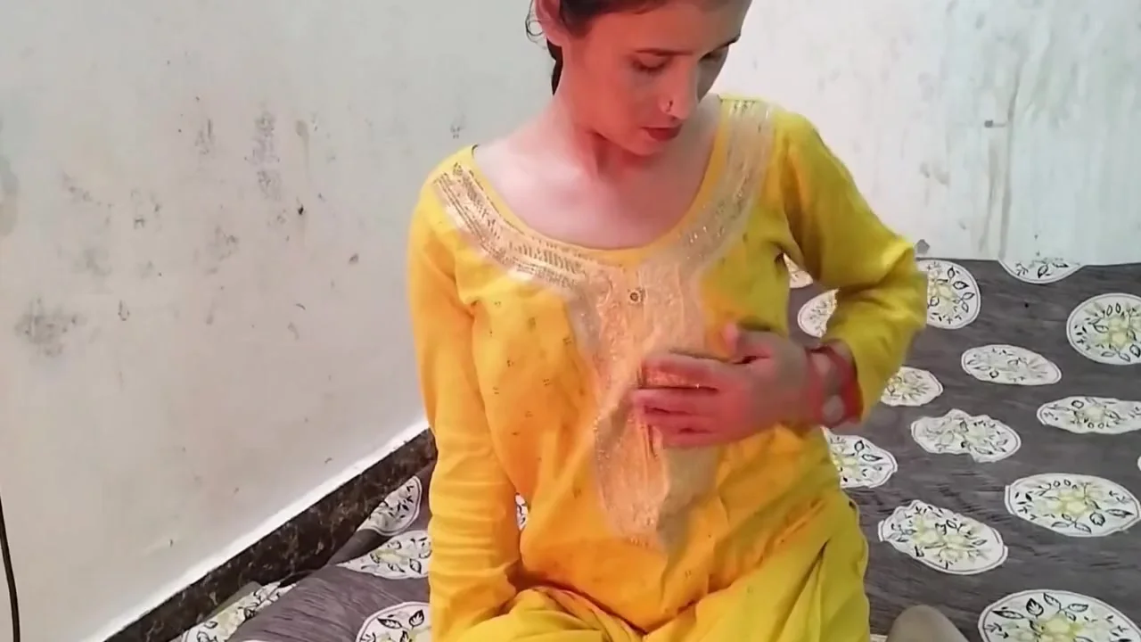 Cute Stepsister Ko Ghar Me Jabar Dasti Pela Diya