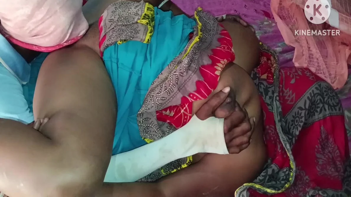 Desi Bhabhi Ne Kele Se Chudai Karvai Bahut Maja Aaega