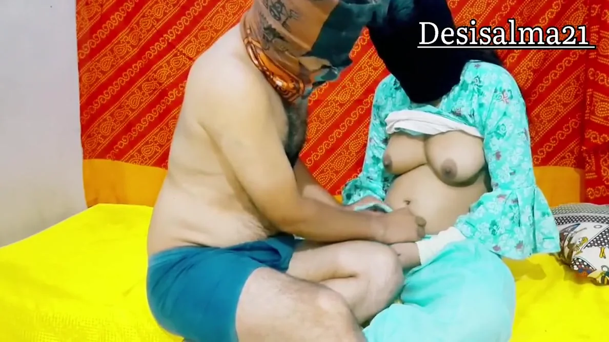 Desi Salma Ko Eid Ki Bhabhi Dene Aaya Padosi Ne Jabrdhast Gf - Little Oral Andie