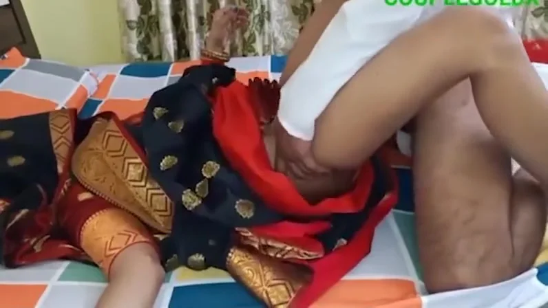 Indian Desi Bhabhi, Indian Bhabhi And Desi Bhabhi - Nayi Naweli Dulahn Ko Jija Ne Ghar Me Choda