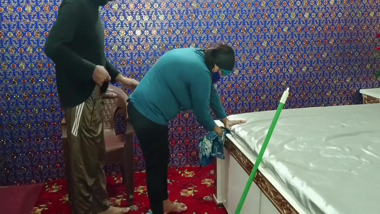 Surprising Fuck With My Big Ass Desi House Maid - Hot Milf