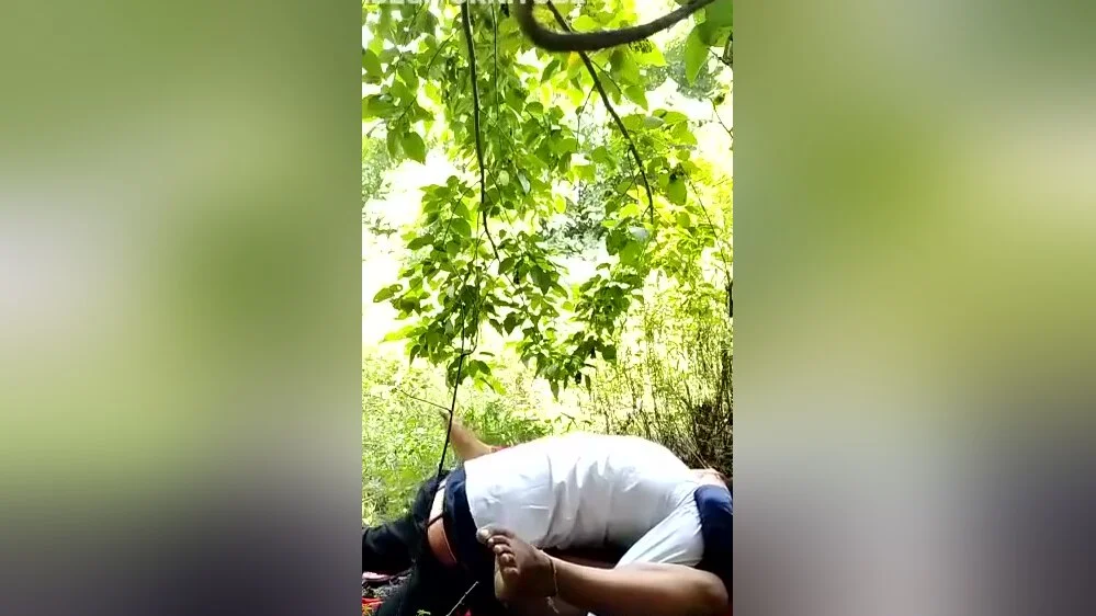 Today Exclusive- Desi Village Lover Sex In Jungle