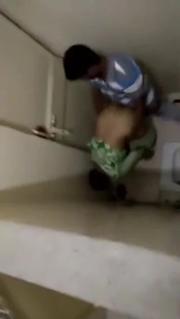 Desi Guy Caught Fucking A Randi In Toilet