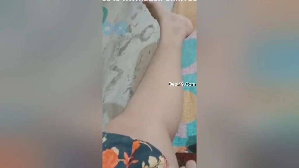 Today Exclusive- Hot Desi Girl Shows Her Boobs