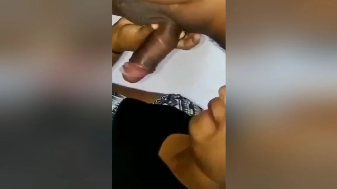 කෑල්ල පයිය උගුරටම දාගෙන කටට ගත්තා 