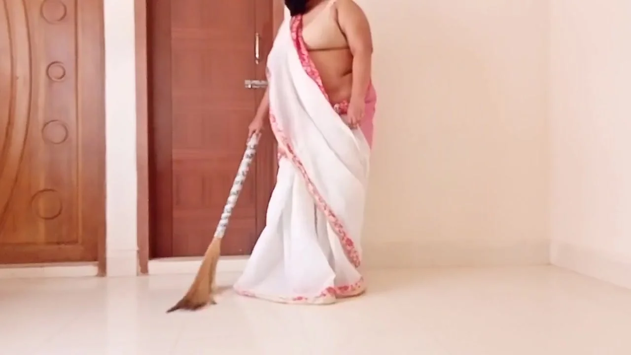 Arab Stepmom Sweep Room In Indian Style Saree Then Stepson Saw Her Bbw Figure & Get Hot Then Fuck