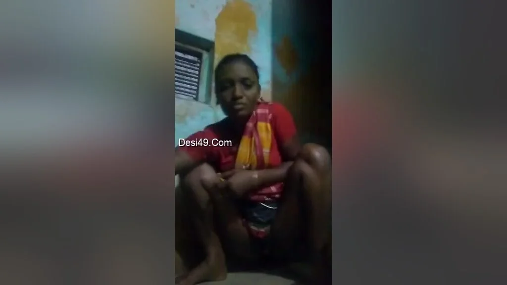 Today Exclusive- Bhabhi Showing Pussy