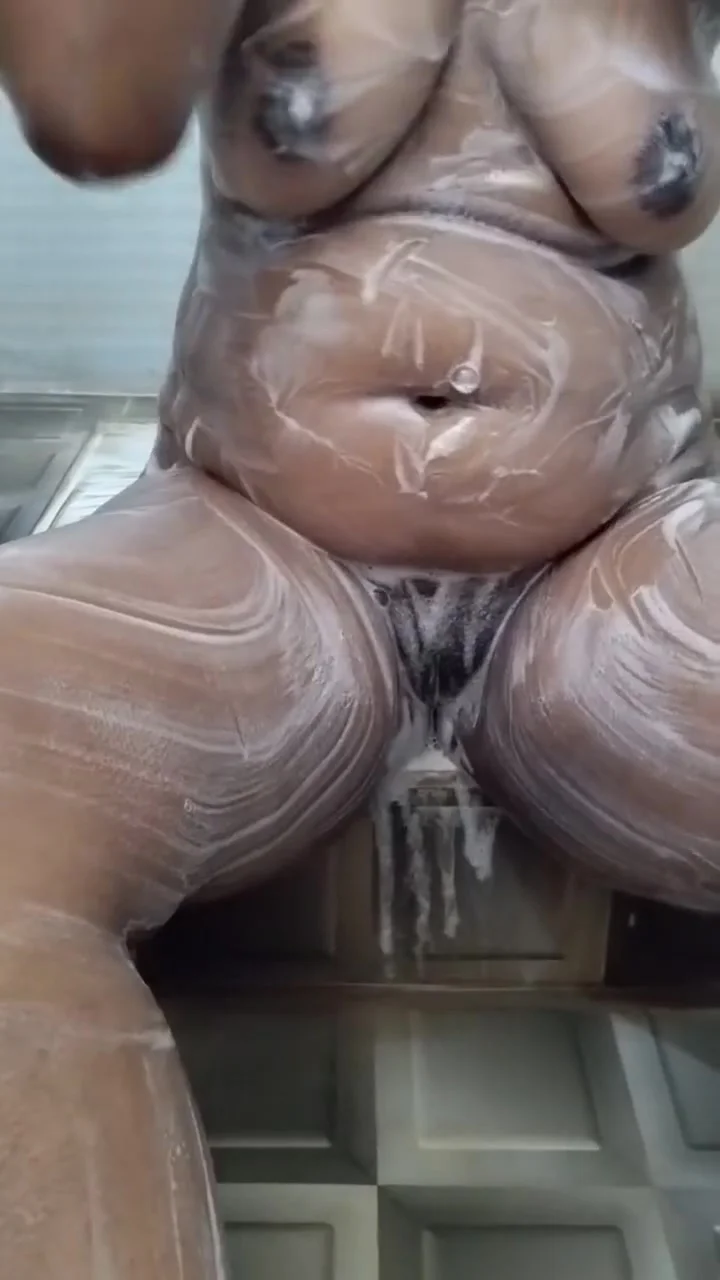 Desi Bhabhi Hot Bath In Saree , Real Indian Aunty Shower Tease