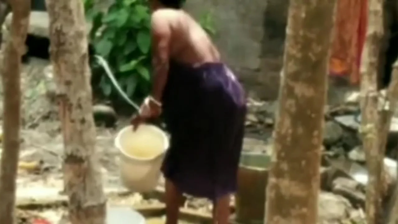 Showing Big Boobs And Ass Indian Bhabhi Outdoorbathing