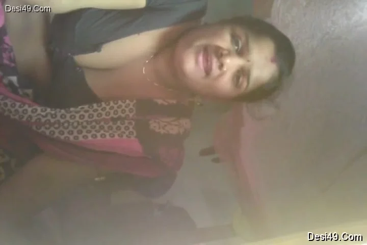 Sexy Odia Bahbhi Showing Her Big Boobs With Odia Audio