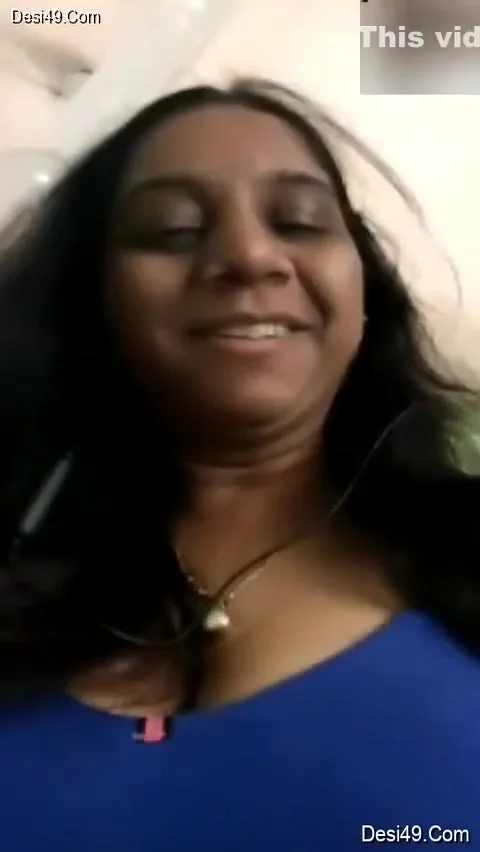 Today Exclusive- Bhabhi Showing Her Boobs On Video Call