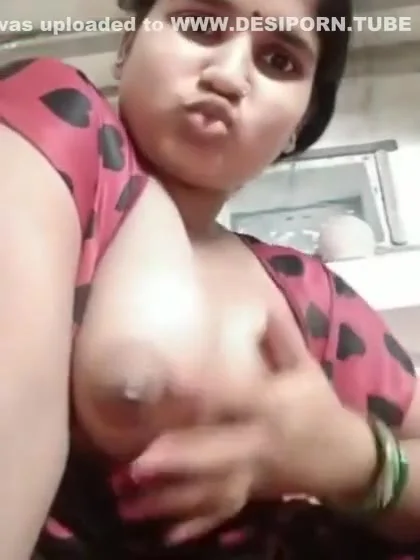 Chhindwara Desi Wife Exposing Butter Boobs