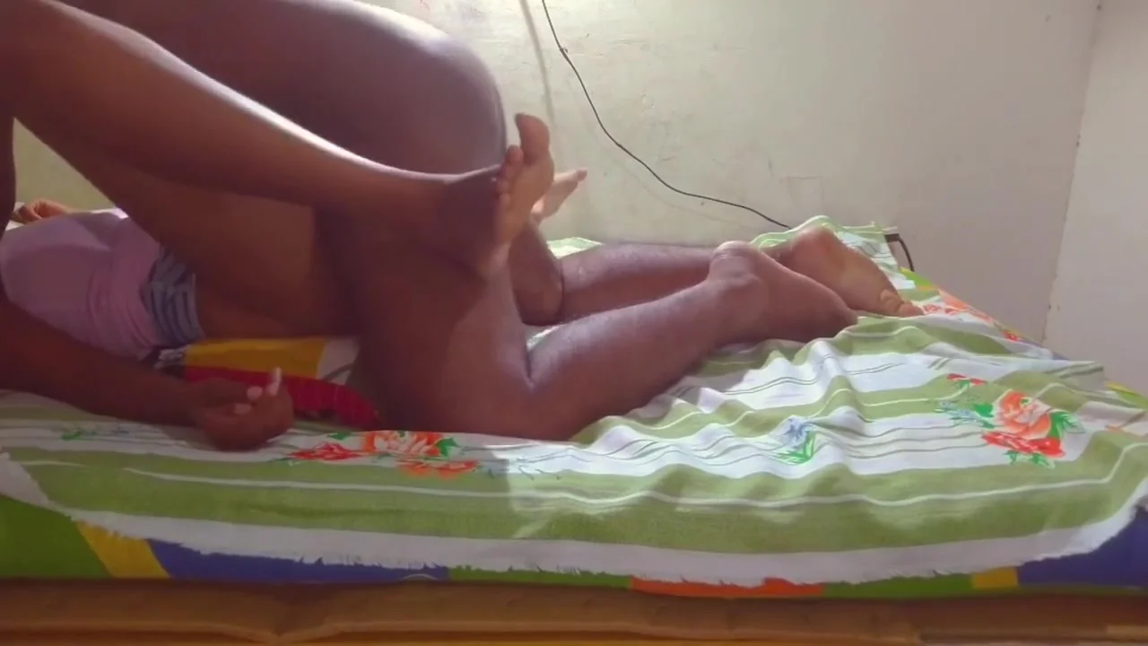 Sri Lankan Wife Having Sex With Old Boyfriend. මිනිහට හොරෙන් රූම් ගිහින් මාට්ටු