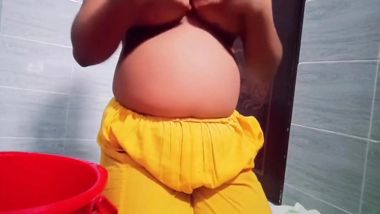 Bangladeshi Girl Is Sitting In The Bathroom And Extracting Pussy Juice With Cucumber