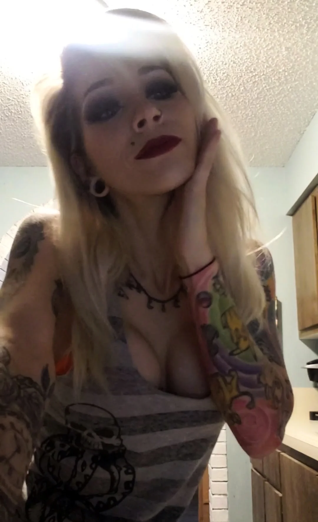 amateur blonde solo webcam