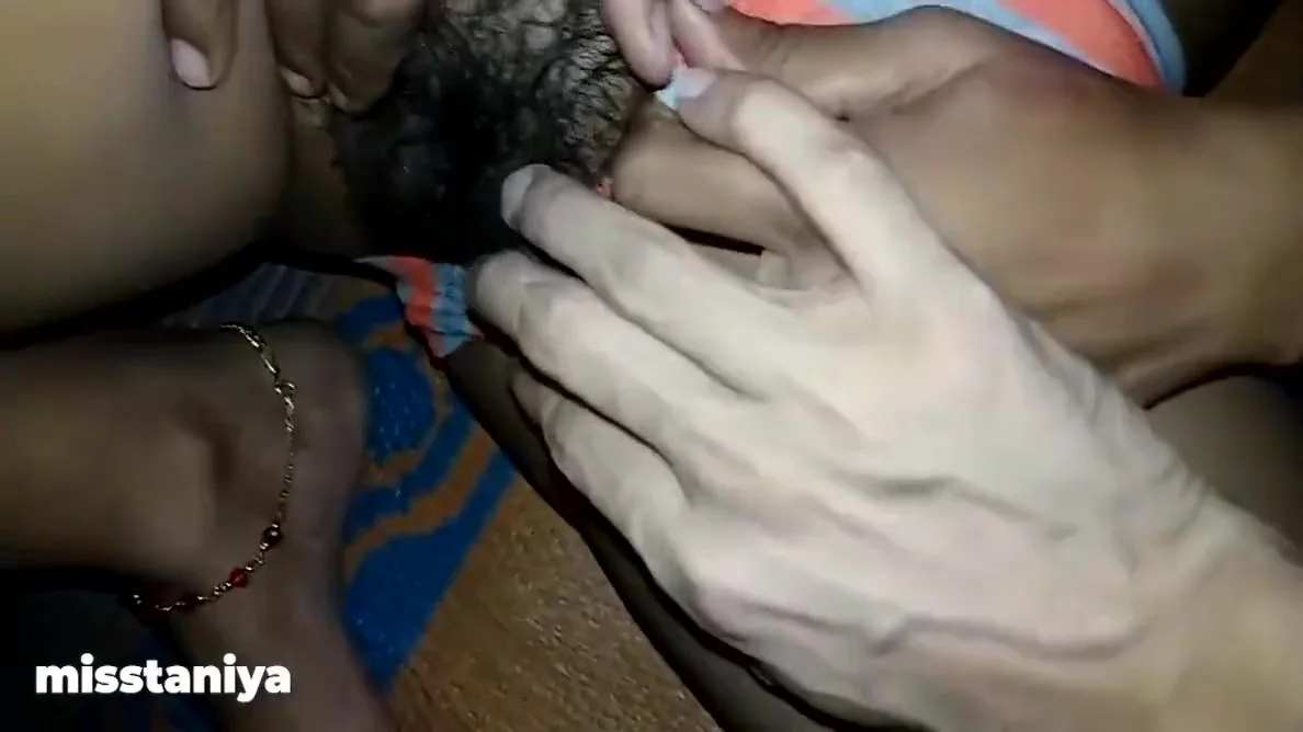 Indian Desi Village Bhabhi Ka Paani Nikal Diya Chod Ke