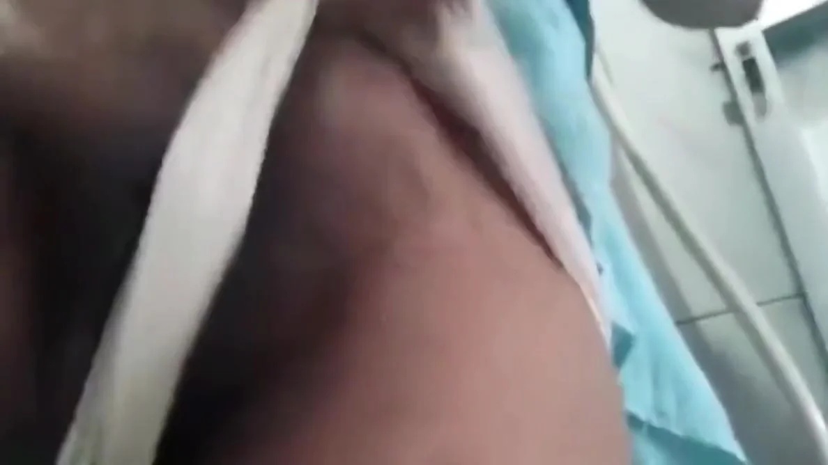Indian Babe Showing Boobs With Masturbation