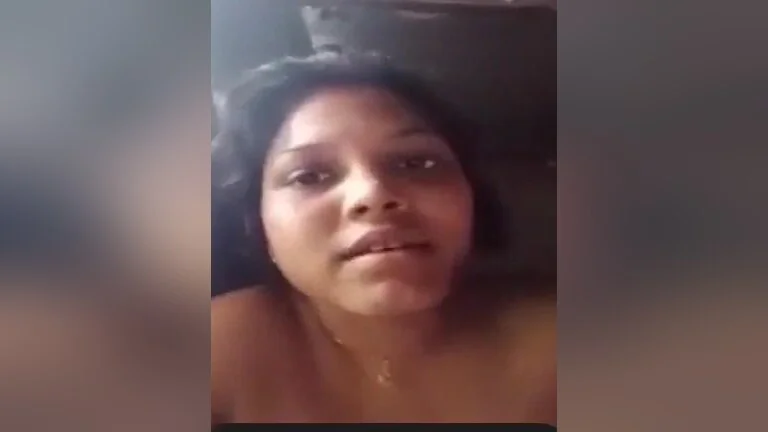 Today Exclusive-sexy Bhabhi Shows Her Boobs And Pussy On Vc 2