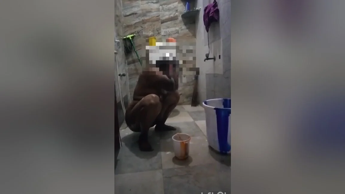 Tamil Stepmother Amma Hot Bathing