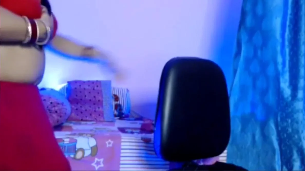 Desi Solo Girl Opens Her Bra Cloth And Presses Her Boobs And Does Pussy And Anal Fingering