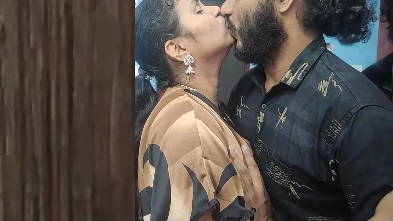 Mallu Trivandrum Couple Hot Lip Lock Romance With Fuck