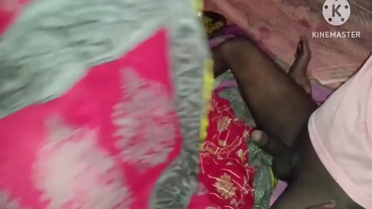 Pados Ki Bhabhi Ne Tel Lagakar Gand Marai