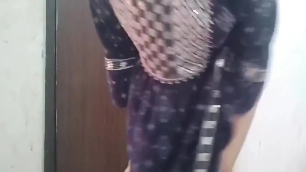 Indian Muslim Girl Ki Chuchi Ko Daba Daba Bur Faad Diya