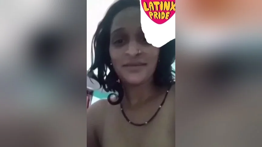 Today Exclusive- Bhabhi Showing Her Boobs And Pussy On Video Call