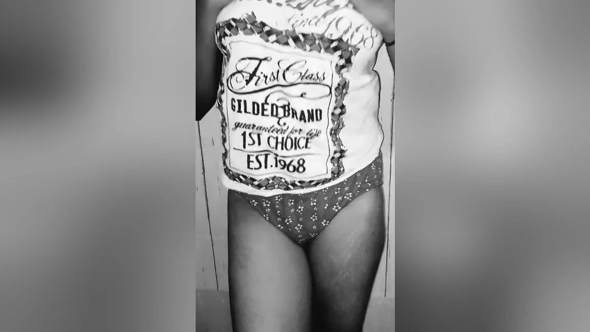 Desi Office Girl Removing Her Clothes