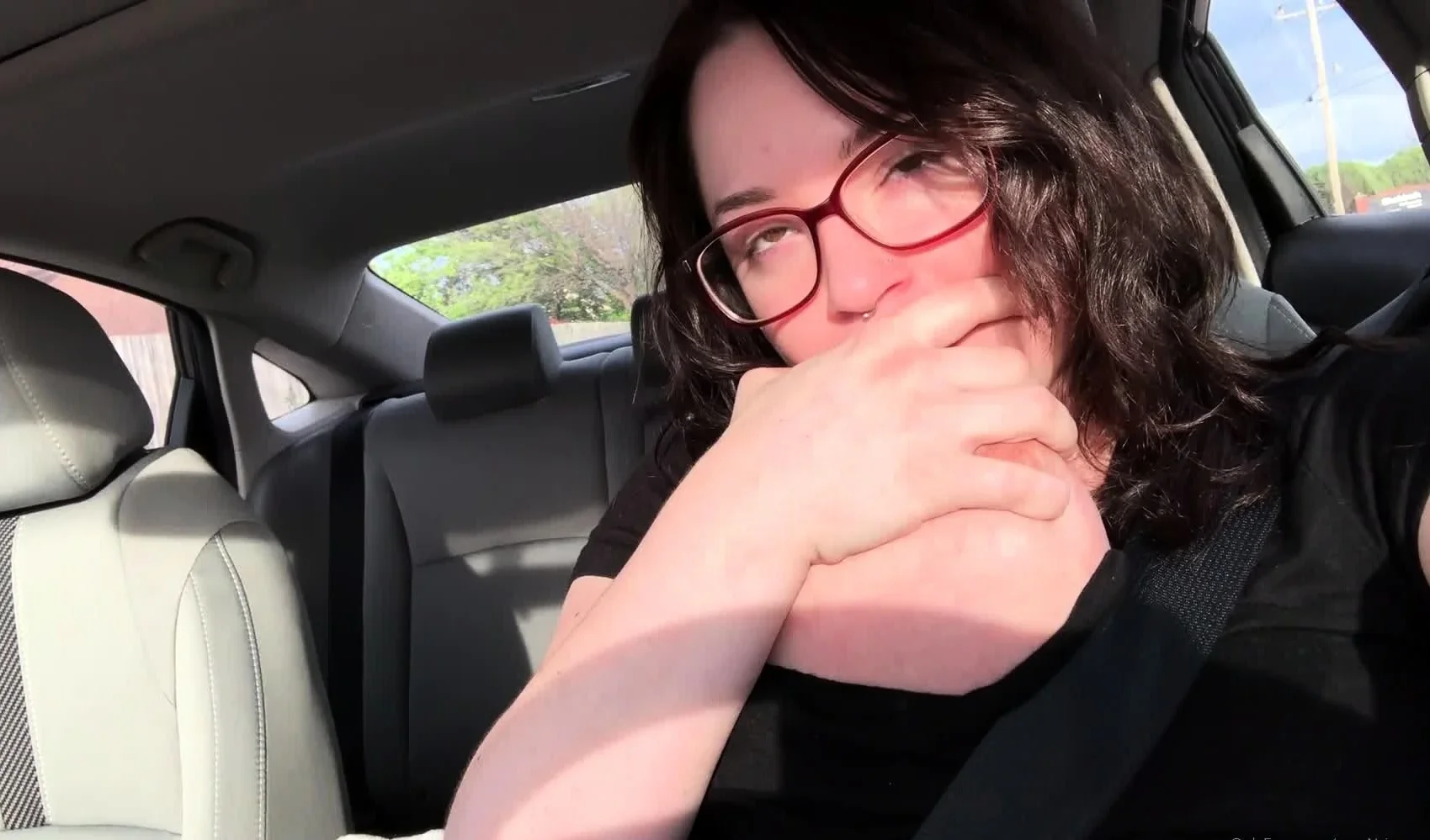 Big boob brunette masturbates on webcam